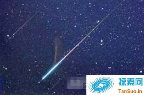 澳空中惊现神秘橙色轨迹 是UFO还是陨星？ – UFO报道__澳空中惊现神秘橙色轨迹 是UFO还是陨星？ – UFO报道