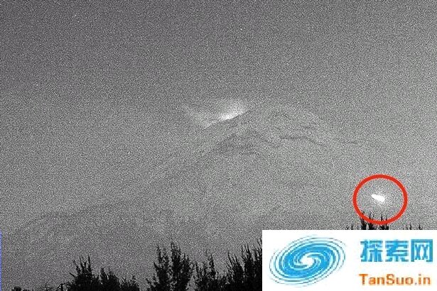 UFO“探测”活火山“证明外星人在监视我们的星球”