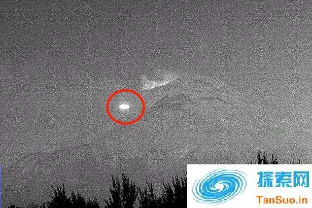 UFO“探测”活火山“证明外星人在监视我们的星球”