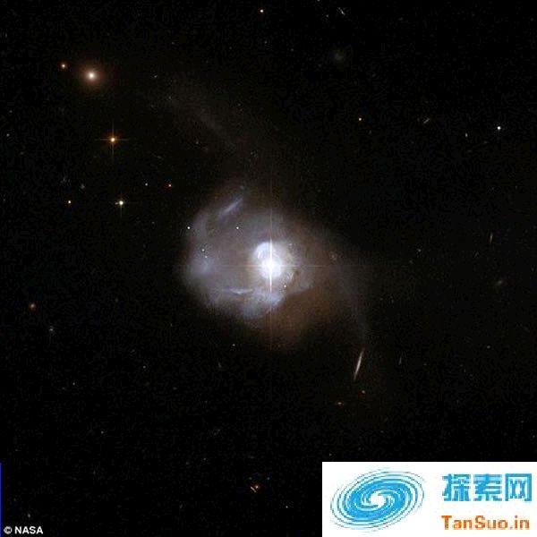 这两个中央黑洞是在Markarian 231星系发现的，这项发现也表明双黑洞系统可能比人们原先预想的要普遍。Markarian 231星系距离地球5.81亿光年