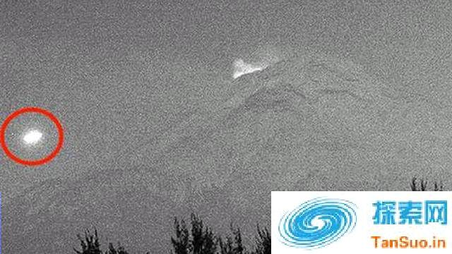 墨西哥火山上空惊现UFO 外星人正在监视？