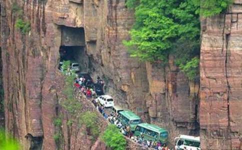 河南太行山郭亮隧道之谜，悬崖边上的死亡公路（骇人听闻）